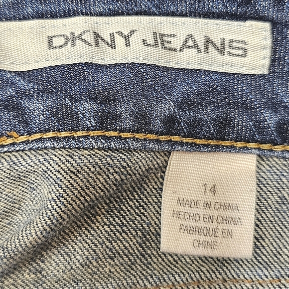 DKNY Women's Mid Rise Bootcut Blue Denim Jeans With Flap Back pockets, Size 14 - Picture 9 of 12